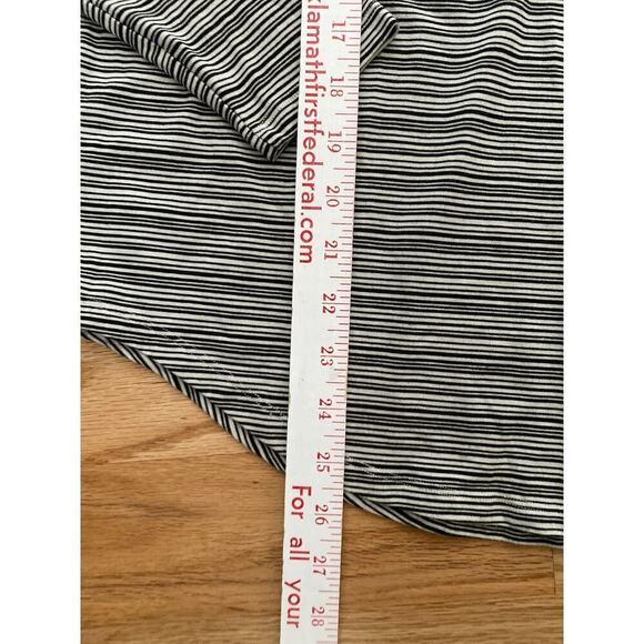 Athleta Stratus striped Top T shirt Womens M Long sleeve activewear scoop neck - Picture 5 of 8